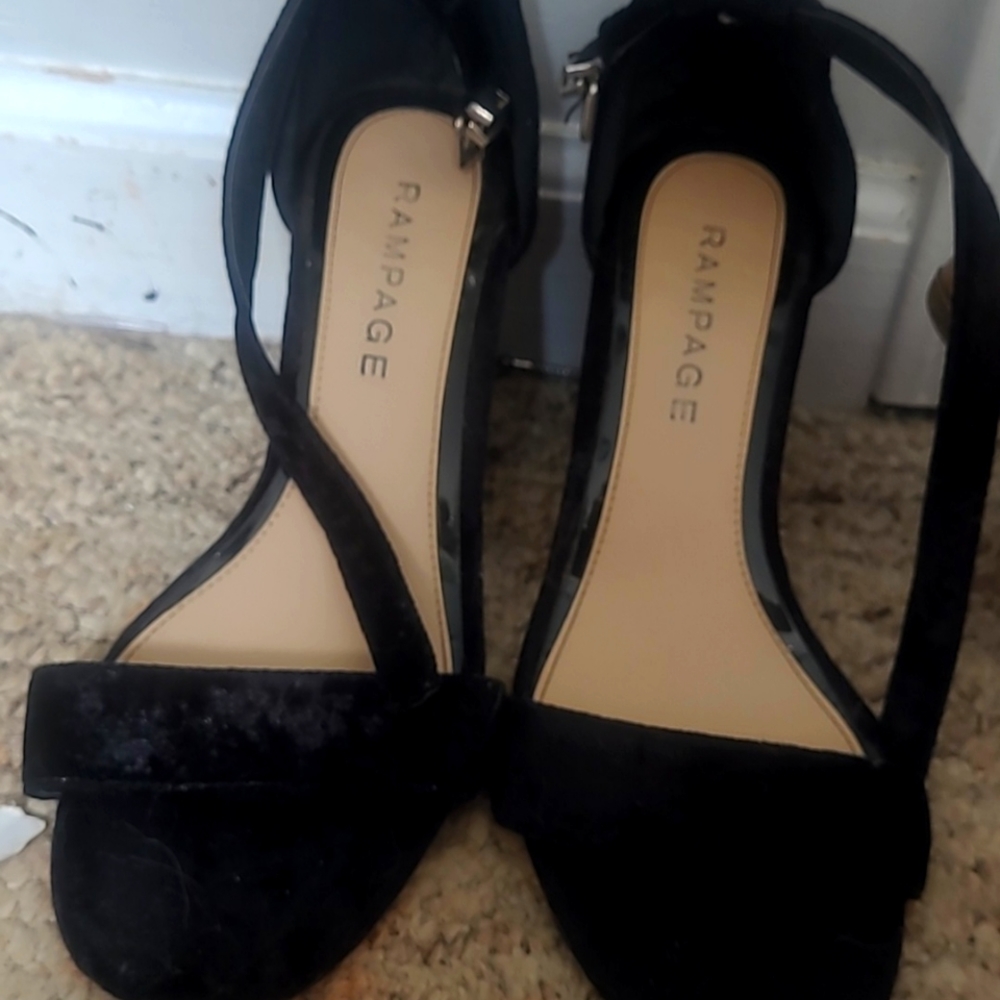 Crushed velvet heels